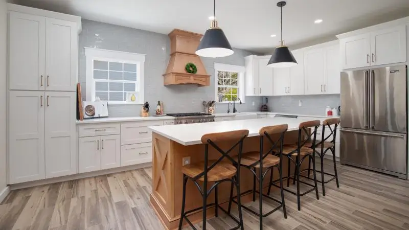 Bright White Shaker kitchen with two-tone island - RTA Cabinets Canada