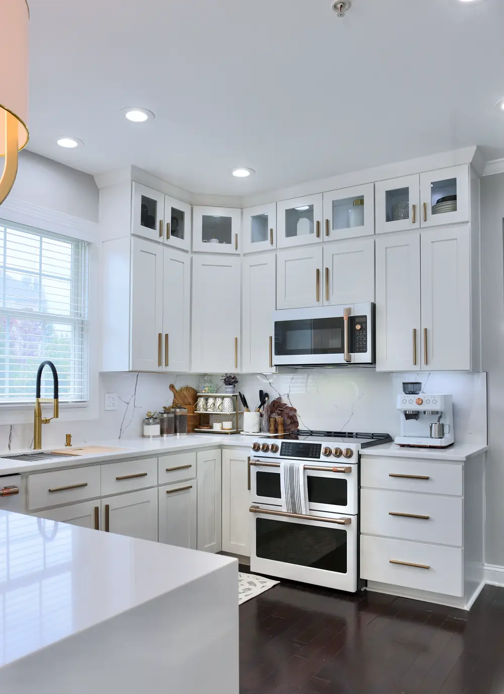 White Shaker kitchen cabinets delivered free in Kitchener-Waterloo, Ontario by RTA Cabinets Canada